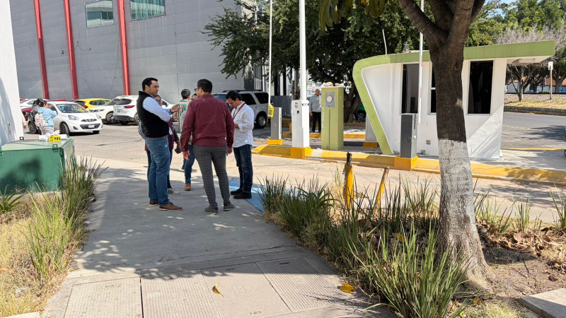 Celaya inicia clausura de estacionamientos por irregularidades en cobros y permisos 