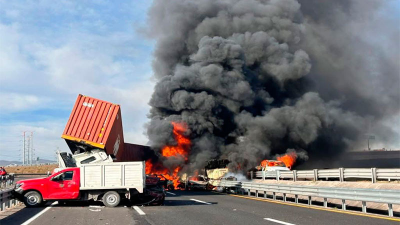 Grave accidente en la autopista 57 Querétaro- San Luis Potosí, deja al menos 7 personas lesionadas  