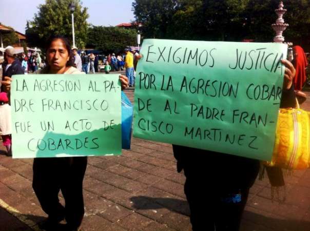 Marchan habitantes por agresión contra el párroco Francisco Martínez Gracián - Foto 3 