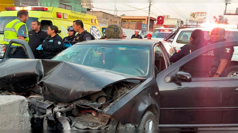 Aparatoso choque, dejó a un lesionado en la colonia Las Misiones del municipio de Querétaro 