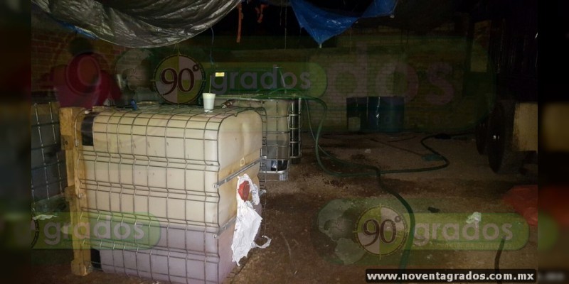 Catean inmueble donde se almacenaba combustible presuntamente robado, en Copándaro, Michoacán - Foto 0 