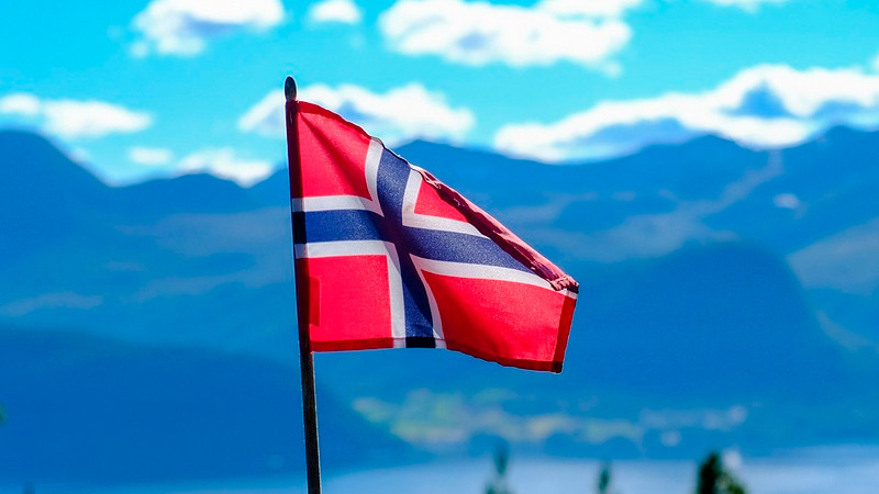 Arrestan a miembro de la realeza noruega; lo acusan de violación, tráfico y amenazas 