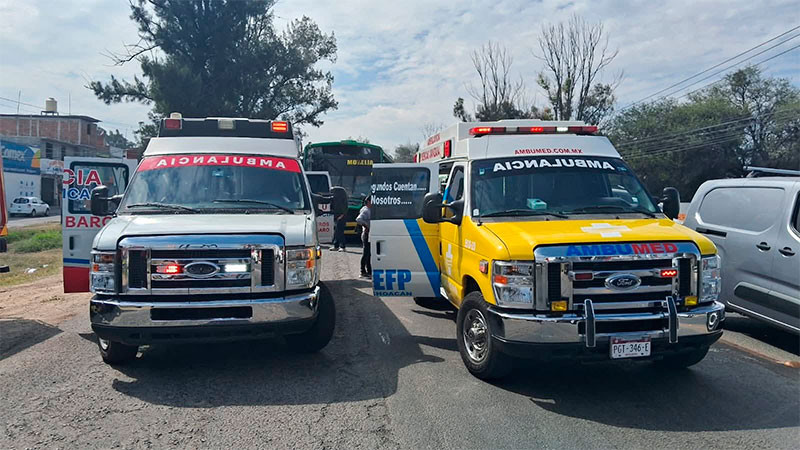 Choque de un camión de pasajeros y un camión de paquetería deja cinco heridos en Tarímbaro, Michoacán 