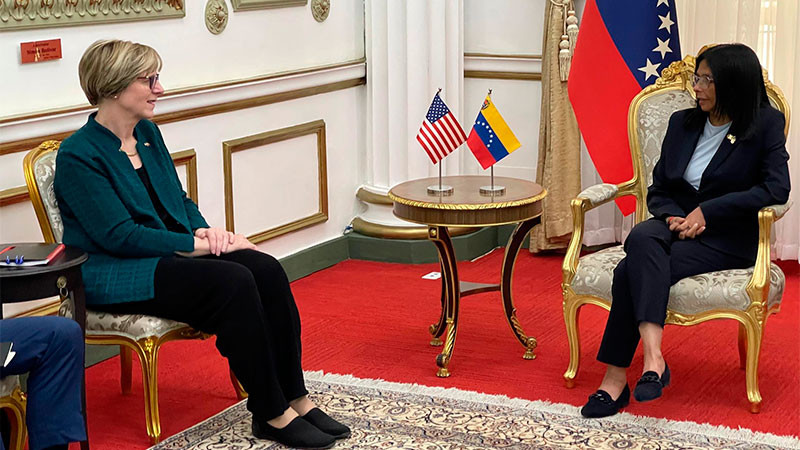 Sostiene un encuentro Delcy Rodríguez con Laura Dogu, enviada de EU 