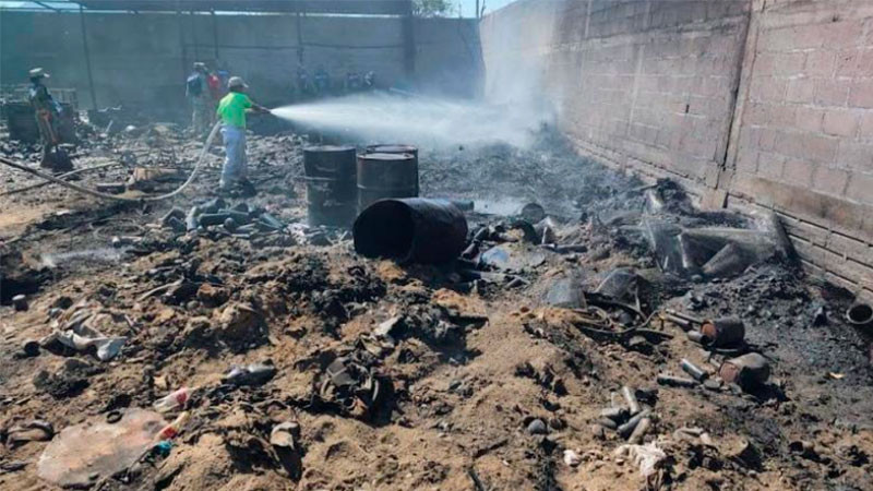 Se activan incendios en pastizales y predios privados por intensas rachas de viento del evento "Norte" en el puerto de Salina Cruz, Oaxaca 