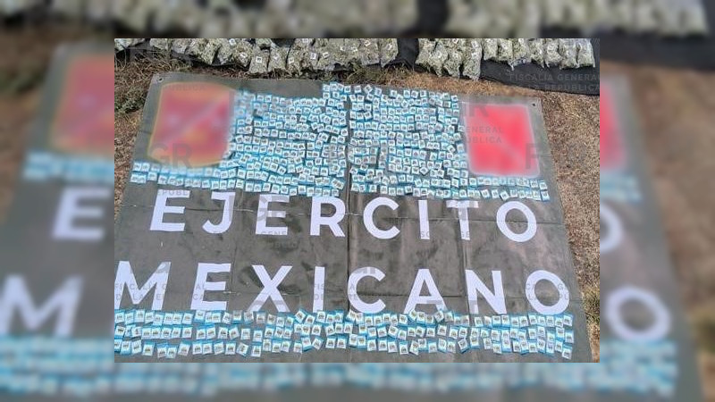 Cientos de dosis de estupefaciente y armas frente al Palacio Municipal de Tacámbaro, Michoacán; operativo sorpresa sacude al municipio  