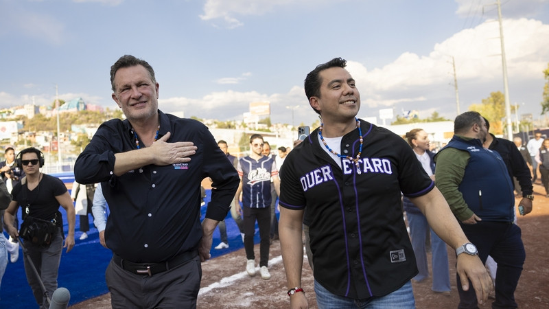 Entregan Mauricio Kuri y Felifer Macías rehabilitación de la Deportiva Ejido San Pablo en Querétaro 