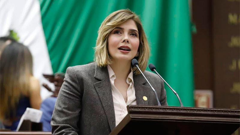 En apoyo al Banco de leche humana, instala Brissa Arroyo un “frascotón” en Congreso Local  