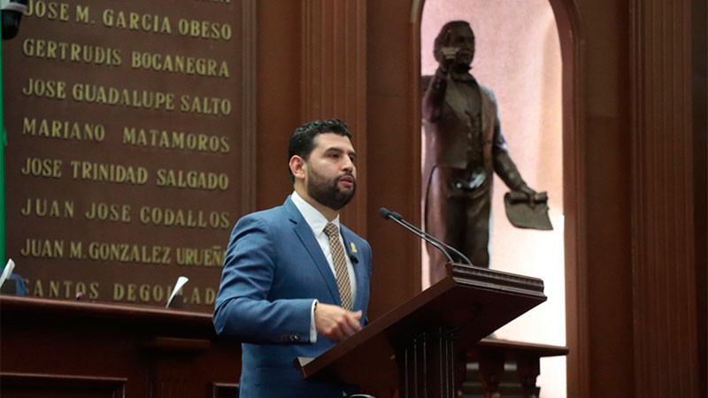 Octavio Ocampo presenta iniciativa para proteger a productores de maíz en Michoacán 