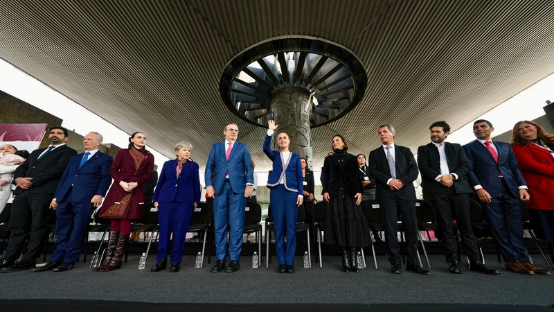 Sheinbaum convoca a empresarios a impulsar inversiones y es optimista a un mejor desempeño económico para México en 2026 