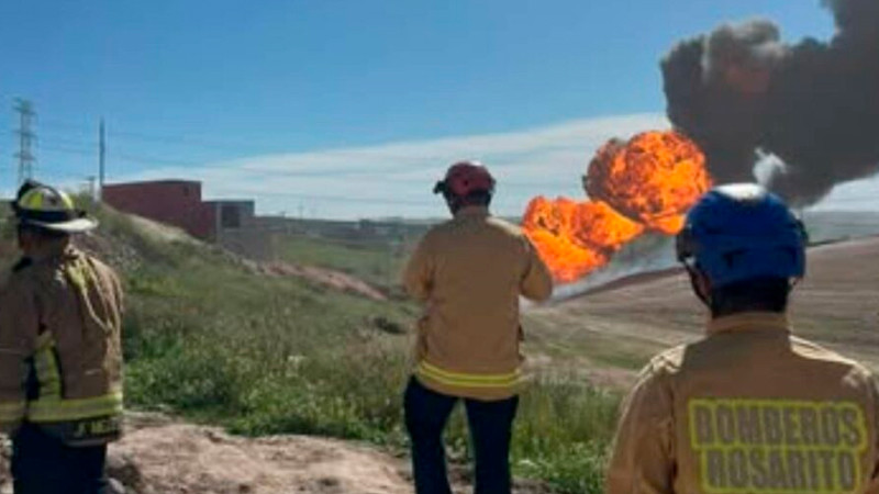 Explosión en ducto de Pemex provoca evacuaciones en playas de Rosarito 
