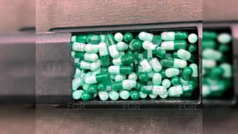 Hallan más de medio centenar de pastillas psicotrópicas, ocultas en el corazón del penal federal de Buenavista, Michoacán  