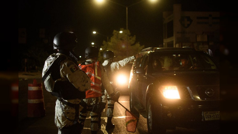 Huyen de militares y dejan abandonadas armas y estupefacientes en Tancítaro, Michoacán  