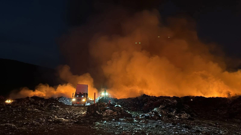 Controlan incendio en el basurero de Jacona tras horas de intenso trabajo 