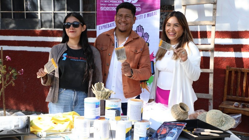 Arranca el IEM pinta de murales “Ráyate con la Democracia”  en Cuitzeo y Paracho 