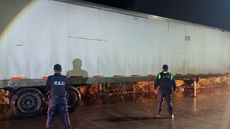 Asegura la PEC remolque robado con carga industrial valuada en más de medio millón de pesos en Celaya 