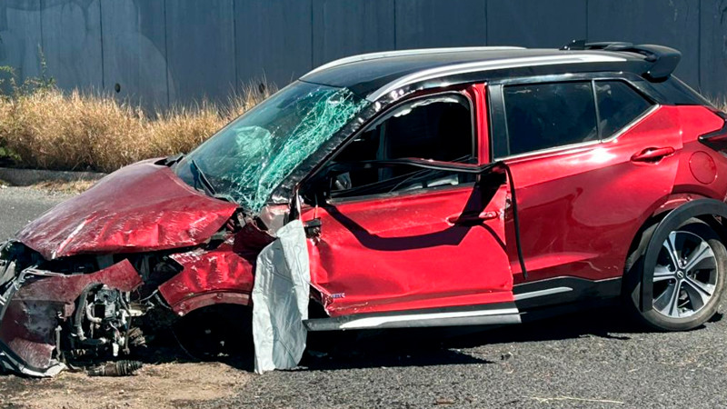 Automovilista choca contra muero sobre Paseo de la República, en Querétaro 