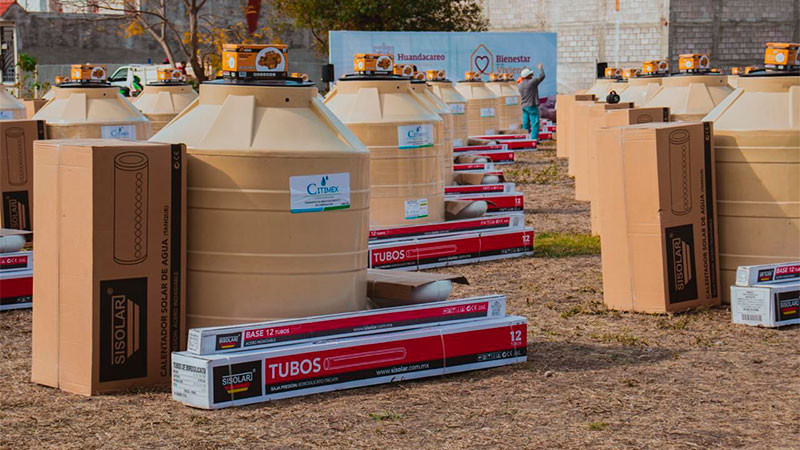 Alexis Velázquez realiza la 4ª entrega de paquetes del programa “Bienestar en tu Vivienda” 