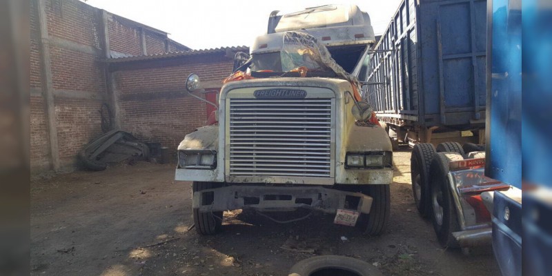 Uruapan: Aseguran bodega y 26 vehículos robados  - Foto 1 
