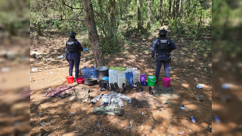 Aseguran campamento tras ataque armado a policías en Salvador Escalante, Michoacán: Hallan equipo táctico y camisola con distintivos de la GN  