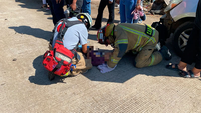 Choque entre una cuatrimoto y una camioneta en la Morelia-Pátzcuaro, deja tres heridos graves 