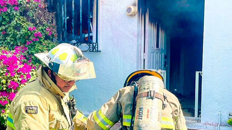 Atienden incendio en casa habitación en la colonia Juriquilla de la capital queretana   