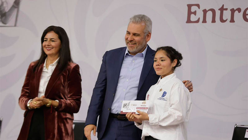 En el Tec de Morelia inicia Bedolla la entrega de 44 mil tarjetas de la Beca Gertrudis Bocanegra  