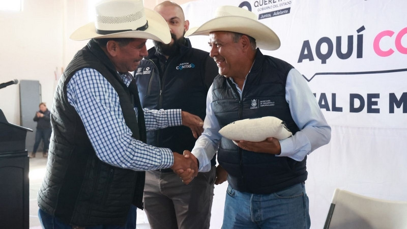 Entrega SEDEA maíz para consumo humano en Pedro Escobedo, Querétaro 