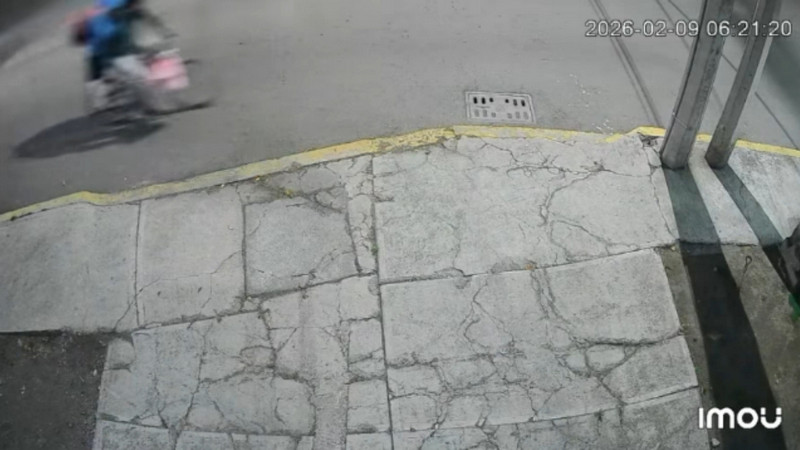 Padre e hija se debaten entre la vida y la muerte tras ser atropellados por camioneta "fantasma" en el EdoMex 