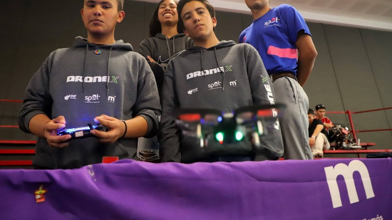 Paola Delgadillo impulsa a jóvenes de Spot en competencia nacional de drones 
