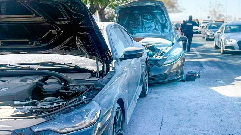 Accidente entre dos vehículos, en el boulevard Bernardo Quintana de la capital queretana, termina en incendio 