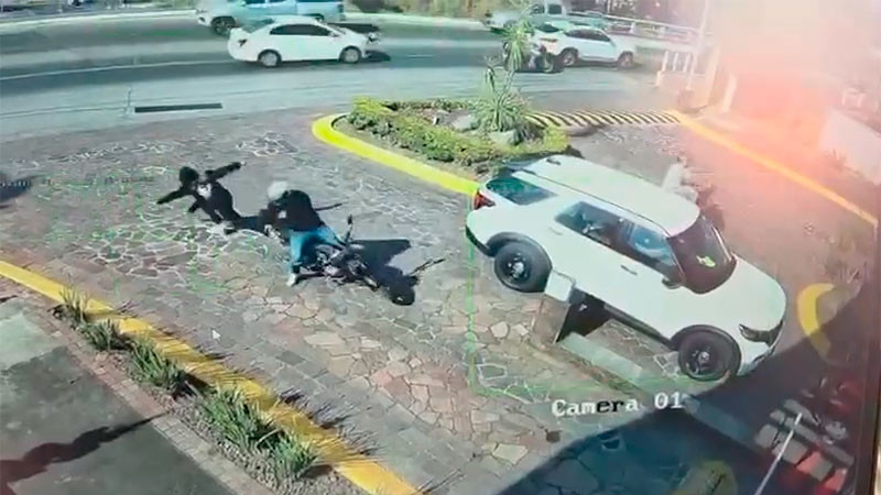 Ladrones resultan heridos al intentar robar un vehículo en el fraccionamiento Mediterránea de Uruapan, Michoacán 