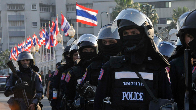 Hombre toma como rehenes a alumnos y profesores en escuela al sur de Tailandia; se desconoce número de víctimas 