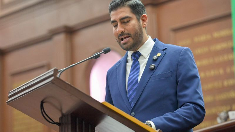 Alfonso Chávez propone ante el pleno chequeo médico anual gratuito 