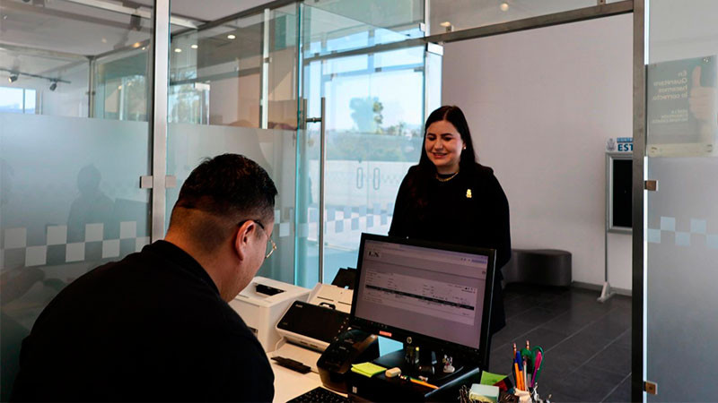 Presenta iniciativa la diputada leonor Mejía en Querétaro para fortalecer el cuidado responsable de los animales de compañía en espacios públicos 