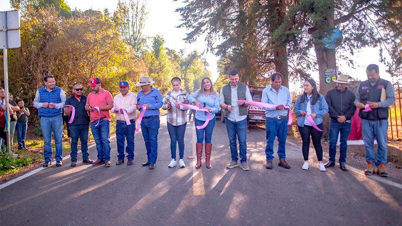 Dayana Pérez Mendoza concluye rehabilitación del camino Japito-Tzitzamba en Salvador Escalante, Michoacán  