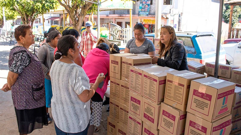 Dayana Pérez Mendoza fortalece apoyo alimentario en la comunidad de Ixtaro de Salvador Escalante, Michoacán  
