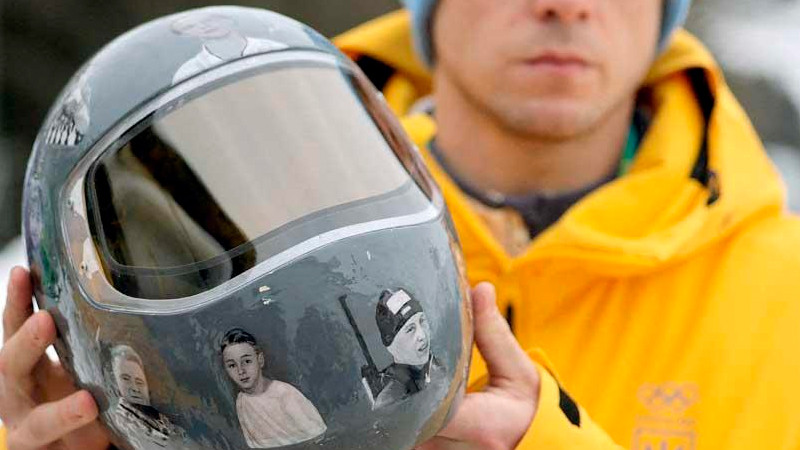 Descalifican a atleta ucraniano por usar casco en homenaje a deportistas caídos en la guerra 