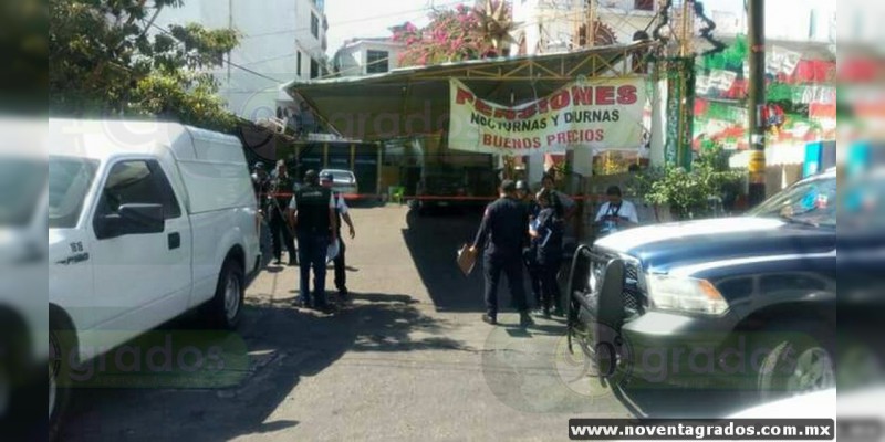 Asesinan a un hombre y una mujer en sitio de taxis de Acapulco - Foto 2 