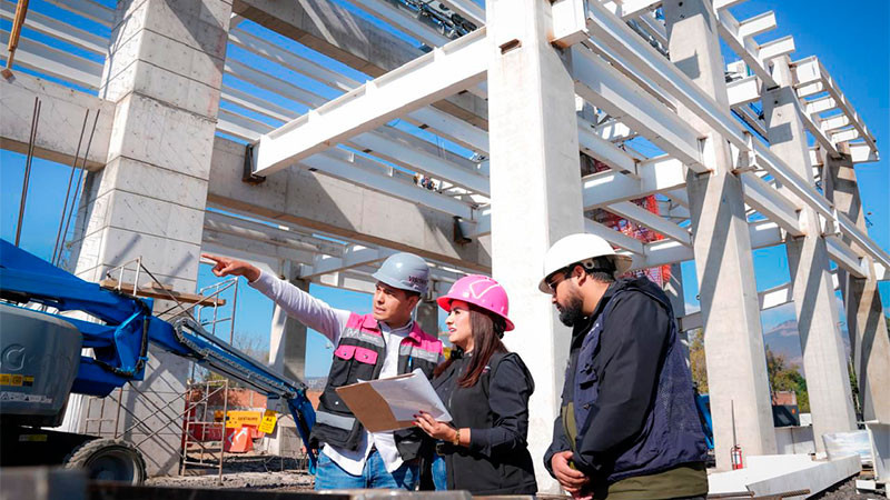 Supervisa Gladyz Butanda construcción de garaje de cabinas del teleférico de Morelia 