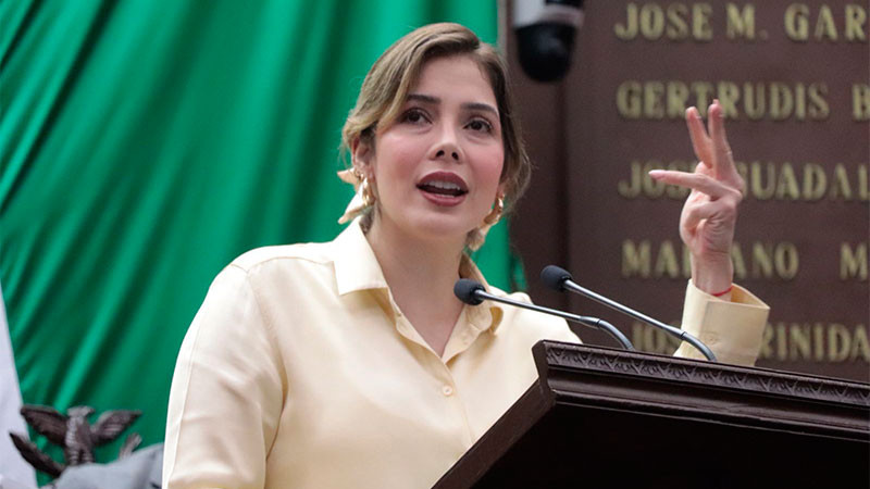 A propuesta de Brissa Arroyo se inscribirá en el Palacio Legislativo con letras doradas el nombre de Amalia Solórzano Bravo  