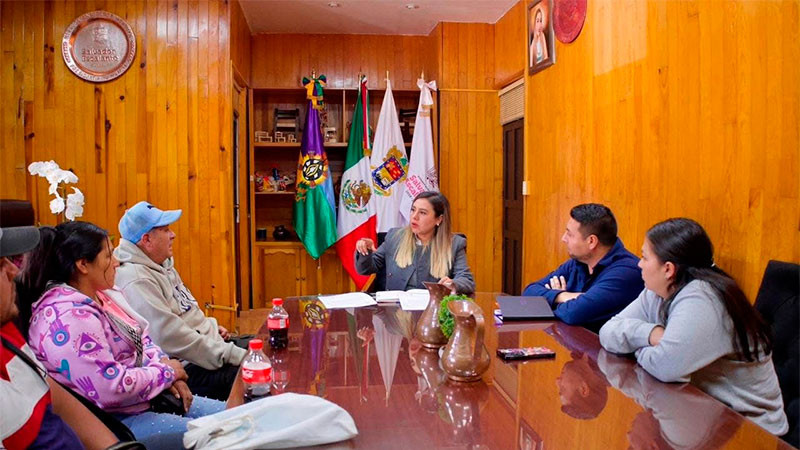 Dayana Pérez da seguimiento a proyecto de camino Copándaro–Jujucato en Salvador Escalante, Michoacán 