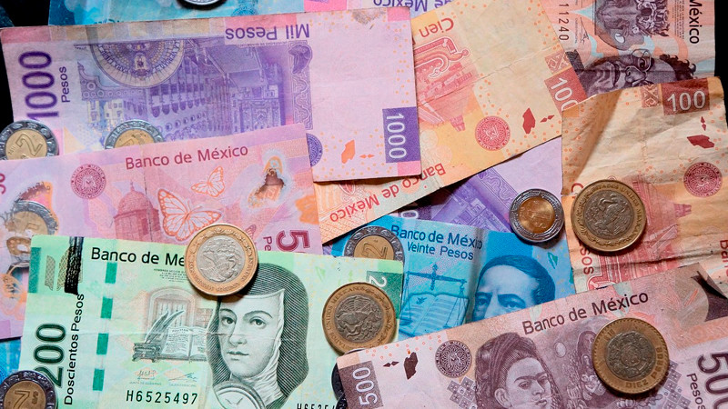 'Súper peso' cierra la semana con ganancias respecto al dólar; alcanza mejor nivel del año 