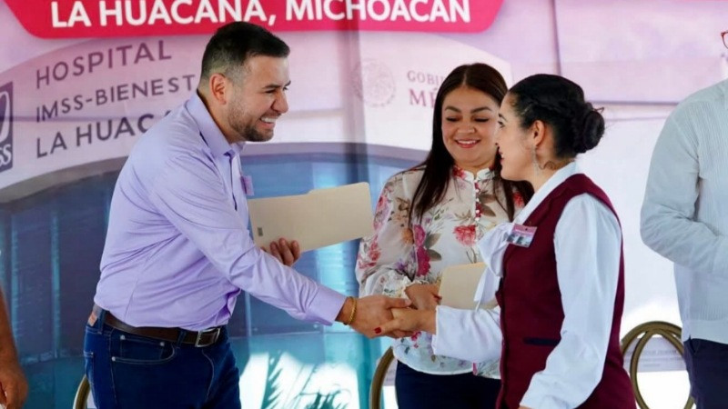 Celebra Reyes Galindo avances en servicios de salud en La Huacana 