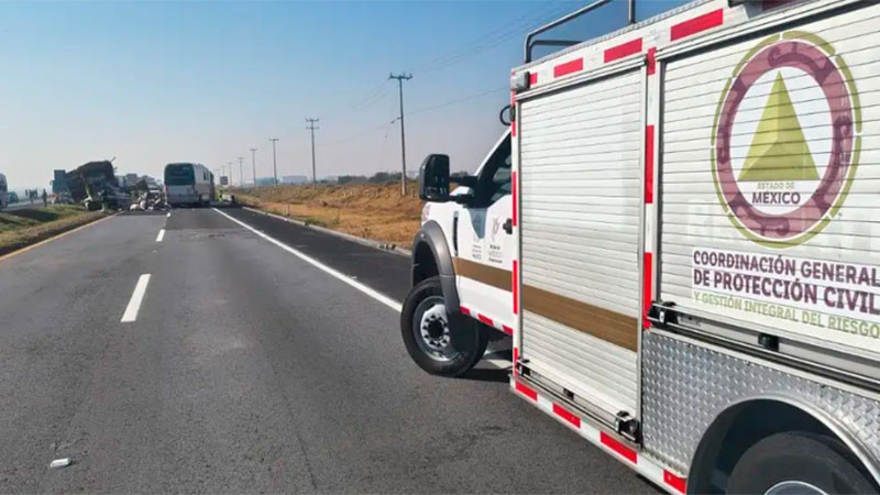 Carambola entre más de 20 vehículos, deja el saldo de al menos 3 personas sin vida y más de 18 heridos en Toluca, Estado de México  