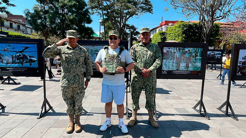 El Ejército Mexicano y la Guardia Nacional instalan la Exposición Militar y Fotográfica “Honor en cada Misión” en Uruapan, Michoacán 