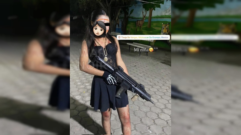 Una cadena de oro y un fusil exclusivo del Ejército: Con lujo, poder e impunidad presume a su “niña” uno de los mayores capos de Michoacán