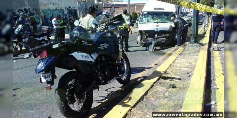 Choca combi de la Ruta Gris en Morelia, hay 5 heridos  - Foto 1 