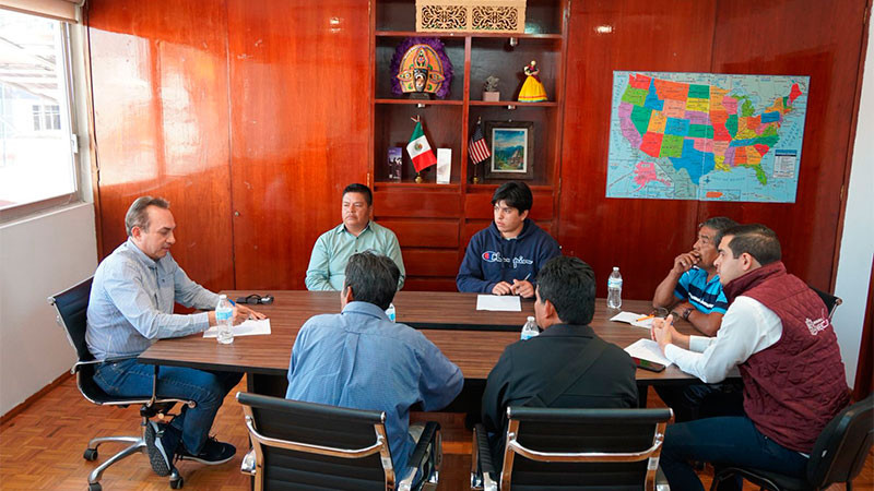 Habitantes de Cocucho reciben orientación sobre apoyos para familias migrantes 