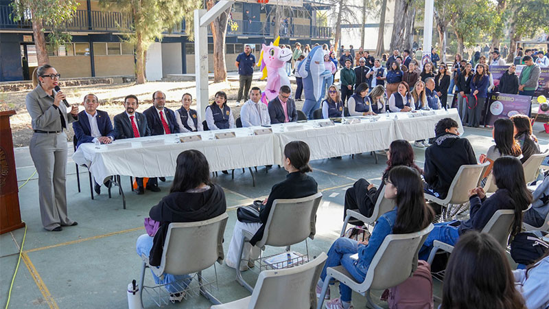 A tomar decisiones responsables y luchar contra la violencia, exhorta Yarabí Ávila a estudiantes de preparatoria 